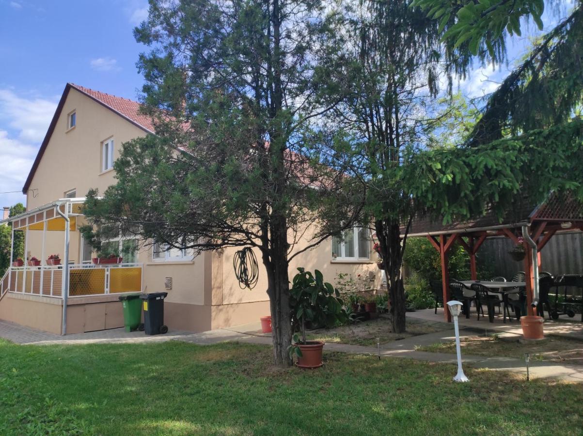 Apartamento Kovacs Vendeghaz Hajdúszoboszló Exterior foto